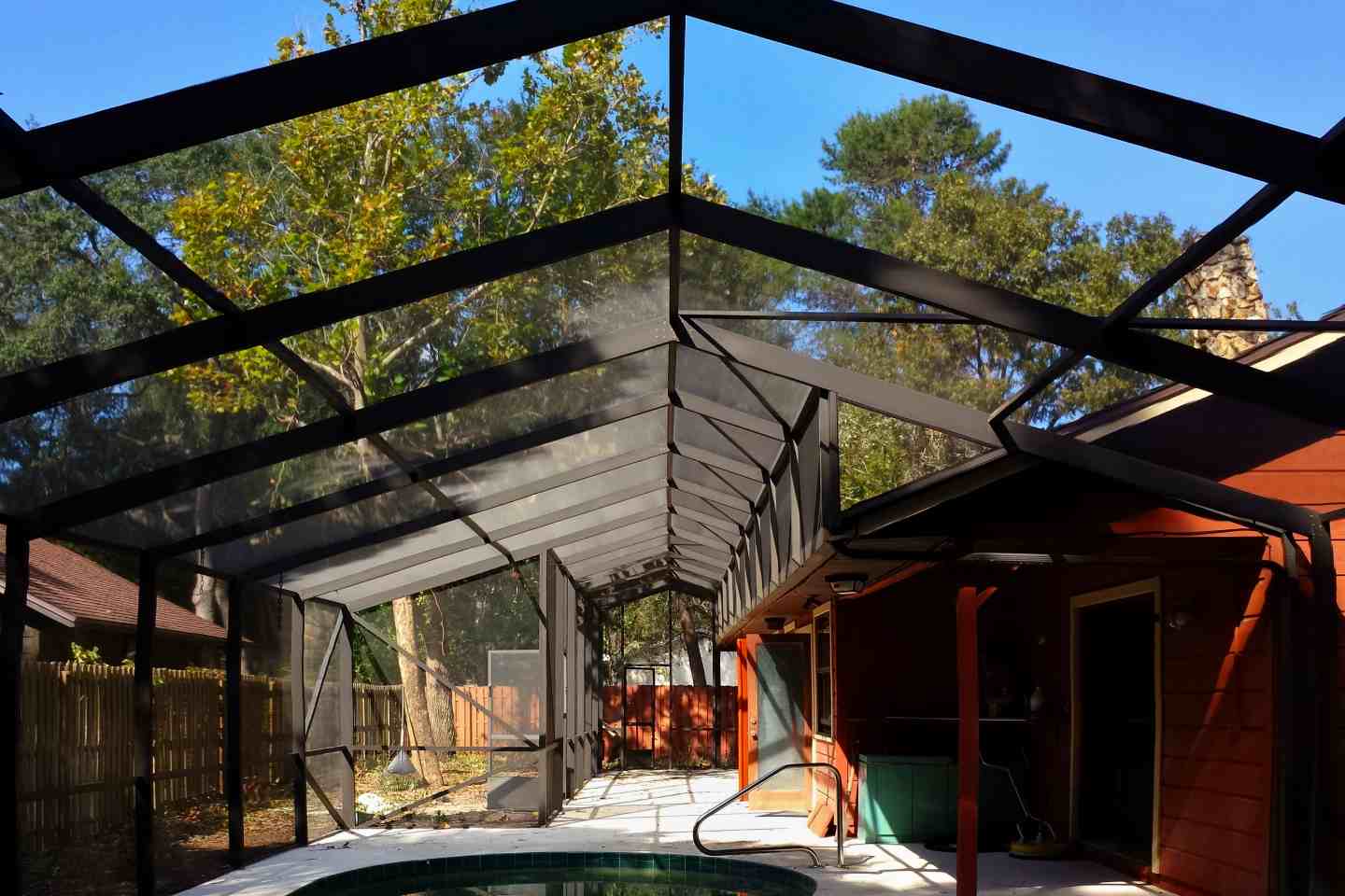02-after-pool-enclosure-roof-re-screen.jpg