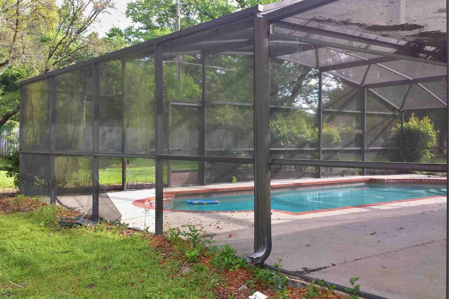 pool-enclosure-complete-re-screen-03.jpg